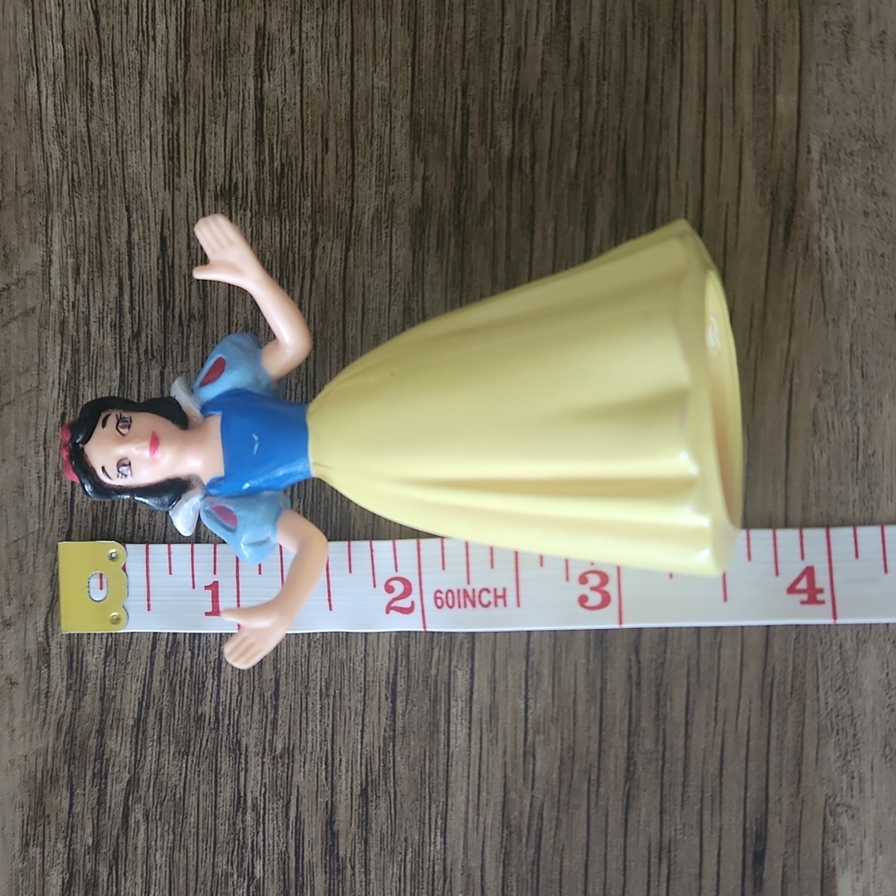 Snow White and the Seven Dwarfs Figurine Set - Picture 3 of 13